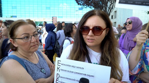 Ankara Büyükşehir Belediyesi çalışanları belediye önünde eylem yaptı!